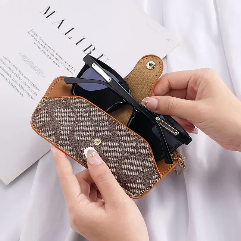 Luxury Bags Consignment - Étui à lunettes de luxe vintage
