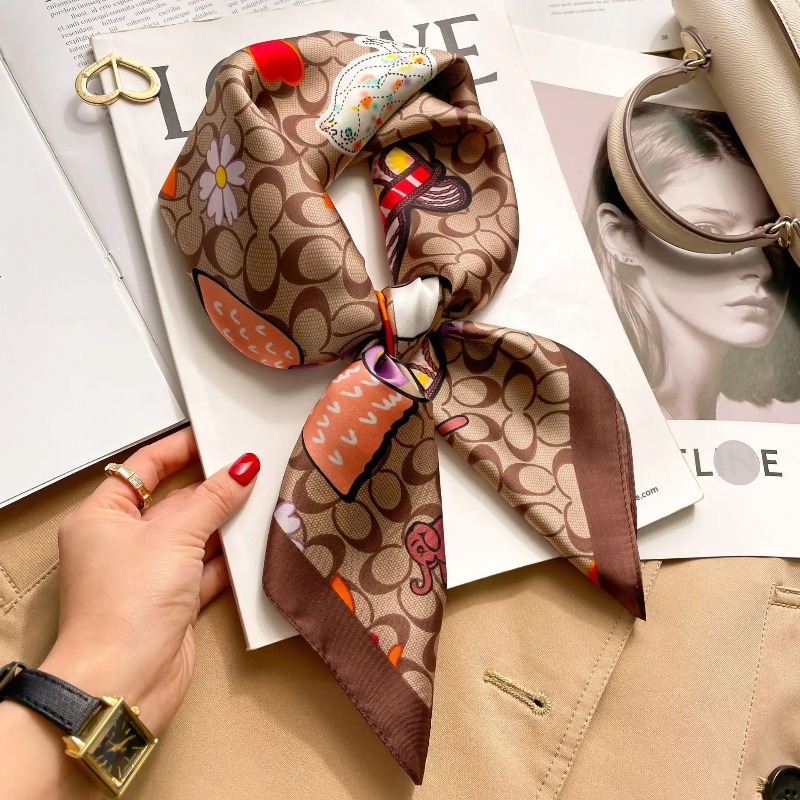 Foulard carré de luxe en soie  - Luxury Bags Duffle avis et prix