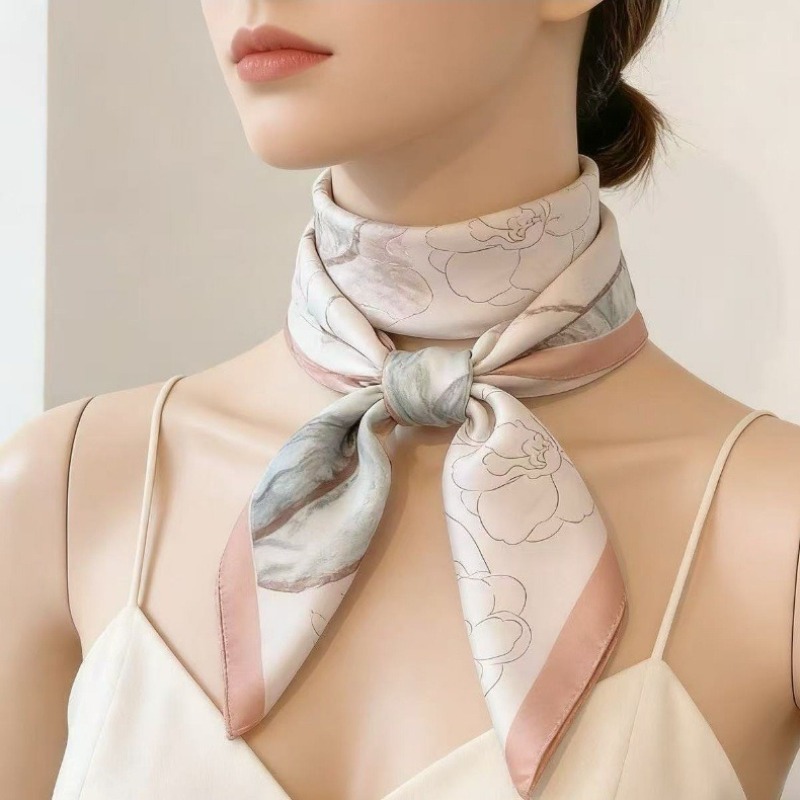 Foulard carré de luxe en soie  - Luxury Bags Duffle avis et prix